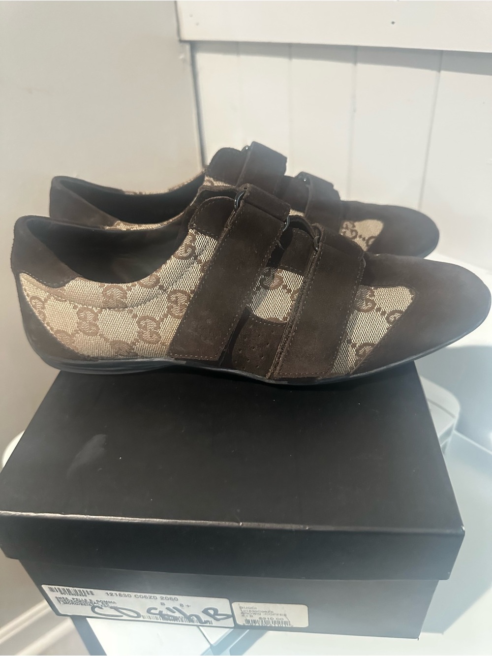 Gucci Brown Suede Women’s Sneakers with Cream Stripe - Picture 2 of 7
